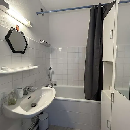 Confortable Avec Balcon Et Lave-linge à - Fr-1-224c-302 Appartement *